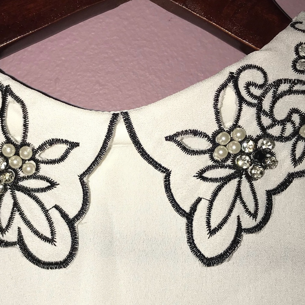 Contemporary (button back) IVORY Top - Picture 3 of 7